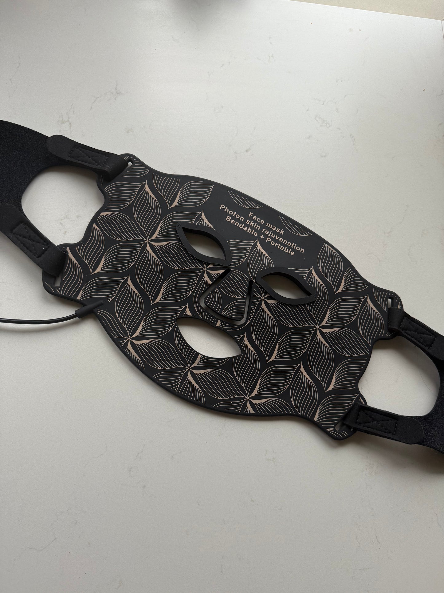GlowPro LED face & neck mask med hele 8 ulike lys/farger